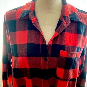 Universal thread red and black long sleeve plaid checkered flannel womens M